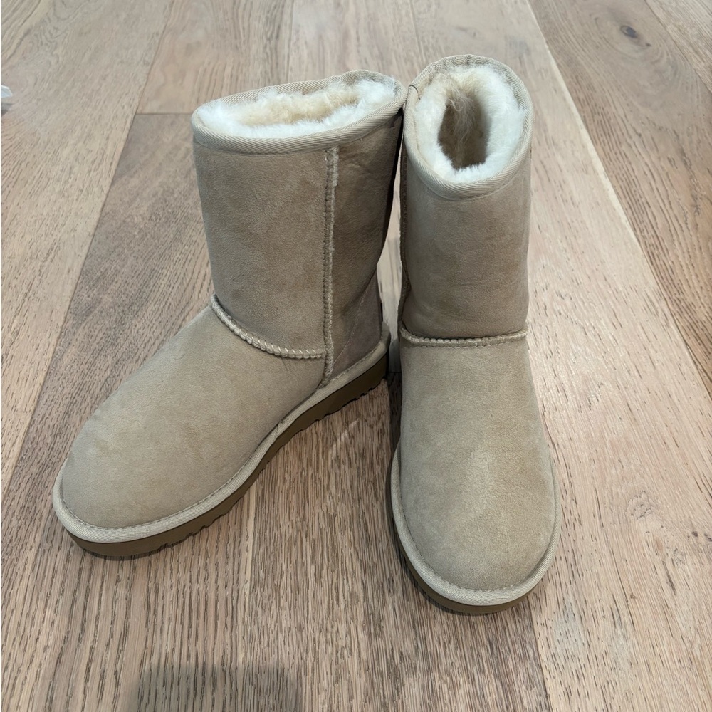Cozy Tan Shearling-Lined Women's Boots
